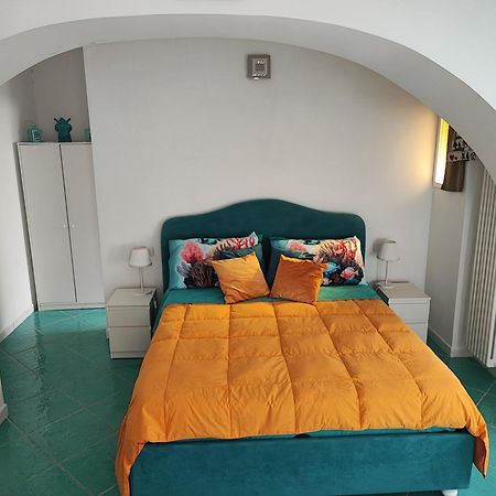 Amalfi Small Wonder Tiny Town House Exterior foto